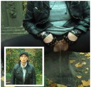 woman72 - Friedhofspiss...
