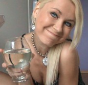 xSTEFFI-PRIVATx - Cocktailglas gefüllt
