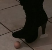 xXReifeLadyXx - Stiefel vs. Ei